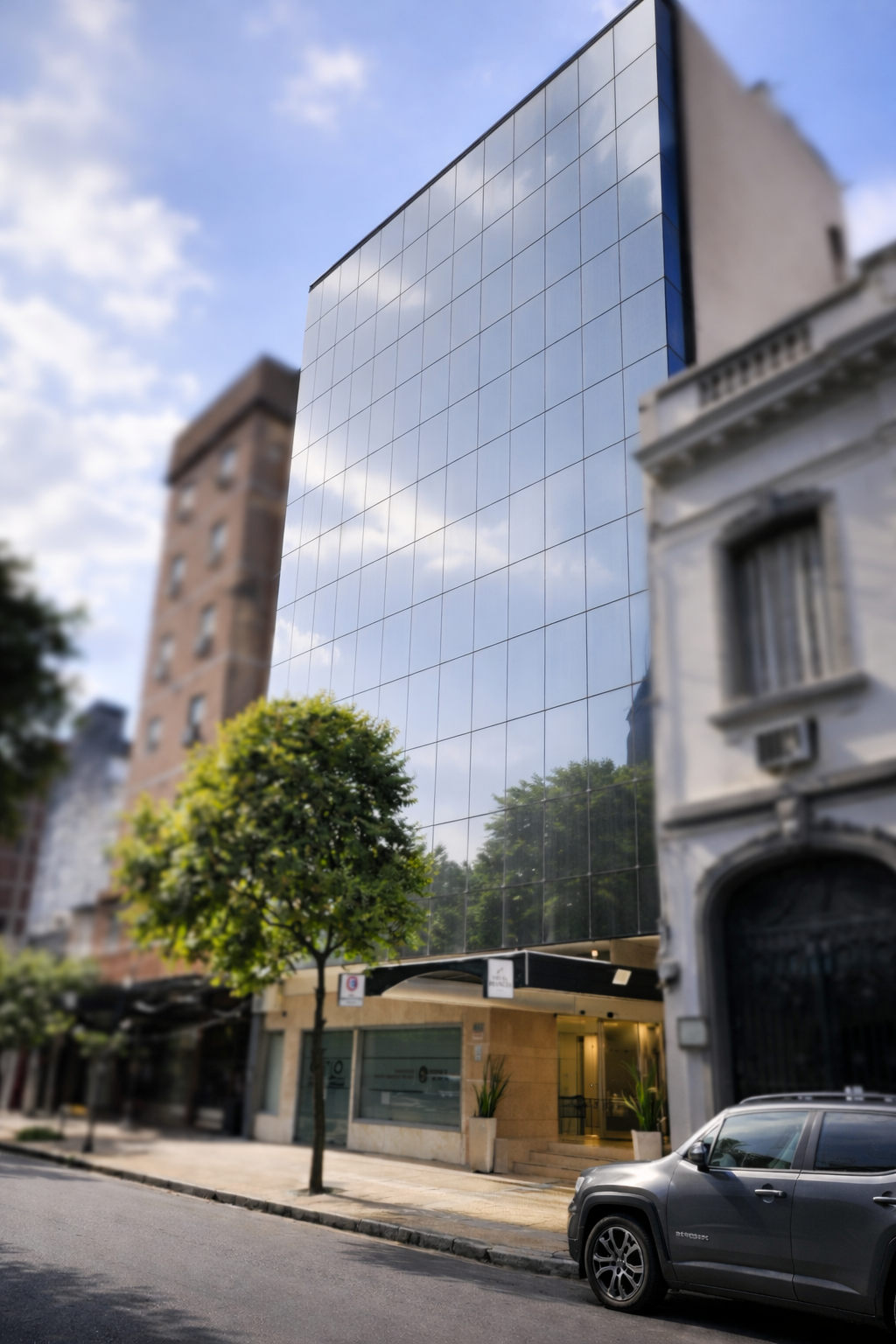 Fachada del Hotel Francia en San Miguel de Tucumán