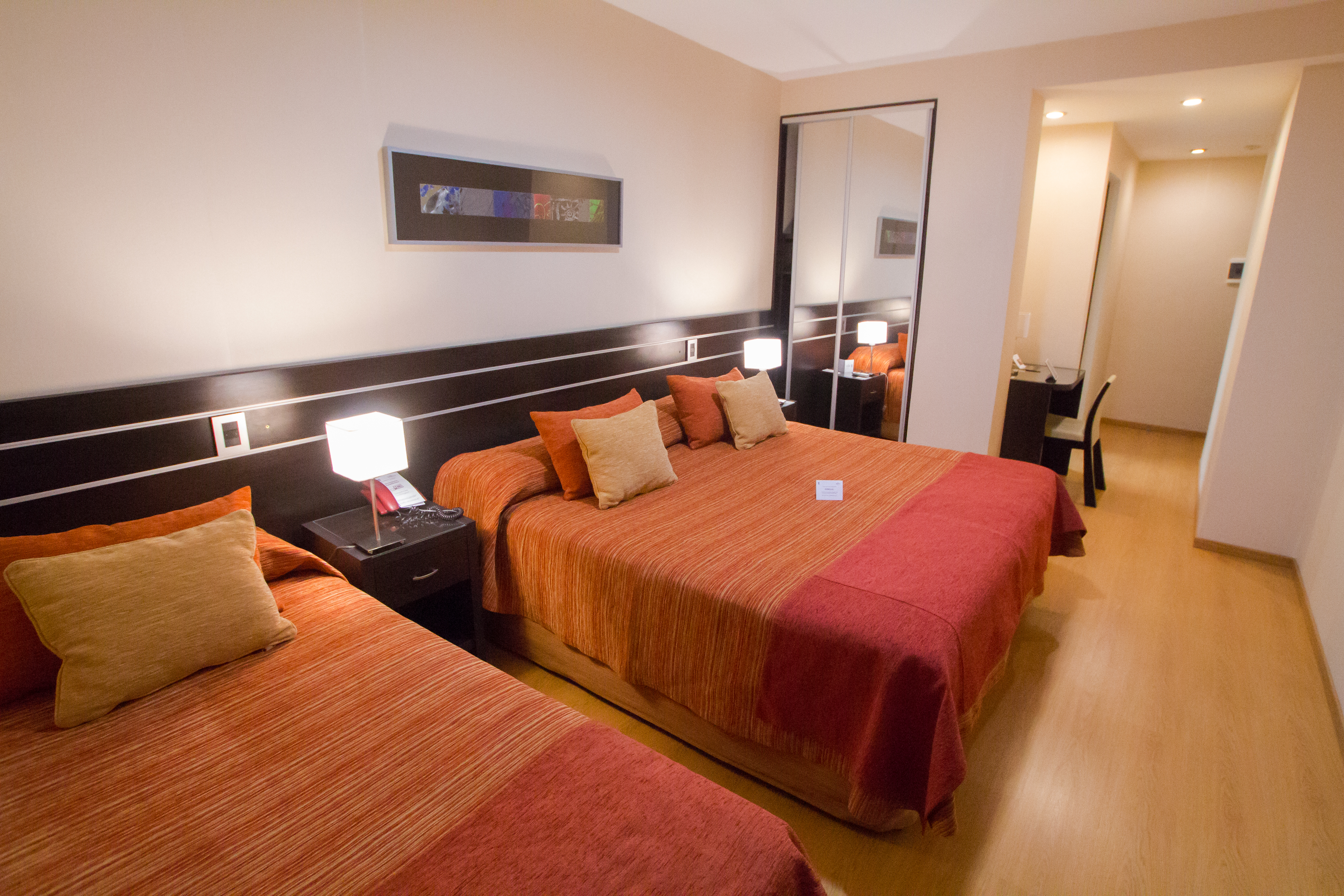 Habitación Master Triple del Hotel Francia Tucumán