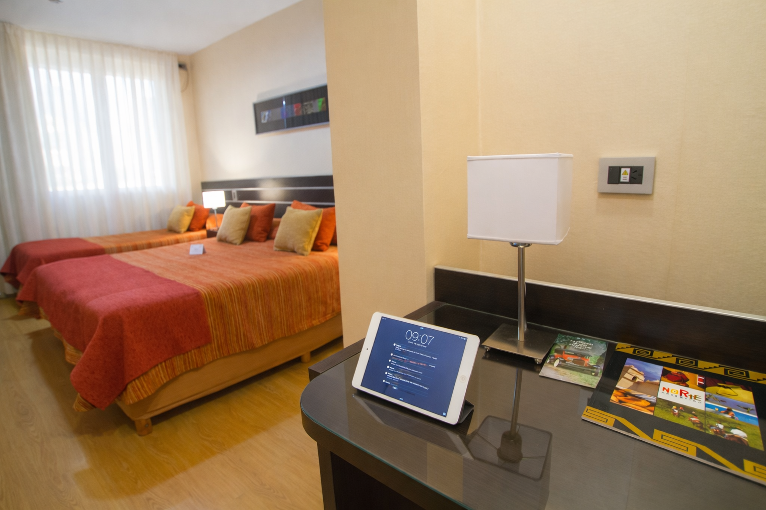 Habitación Master Triple del Hotel Francia Tucumán