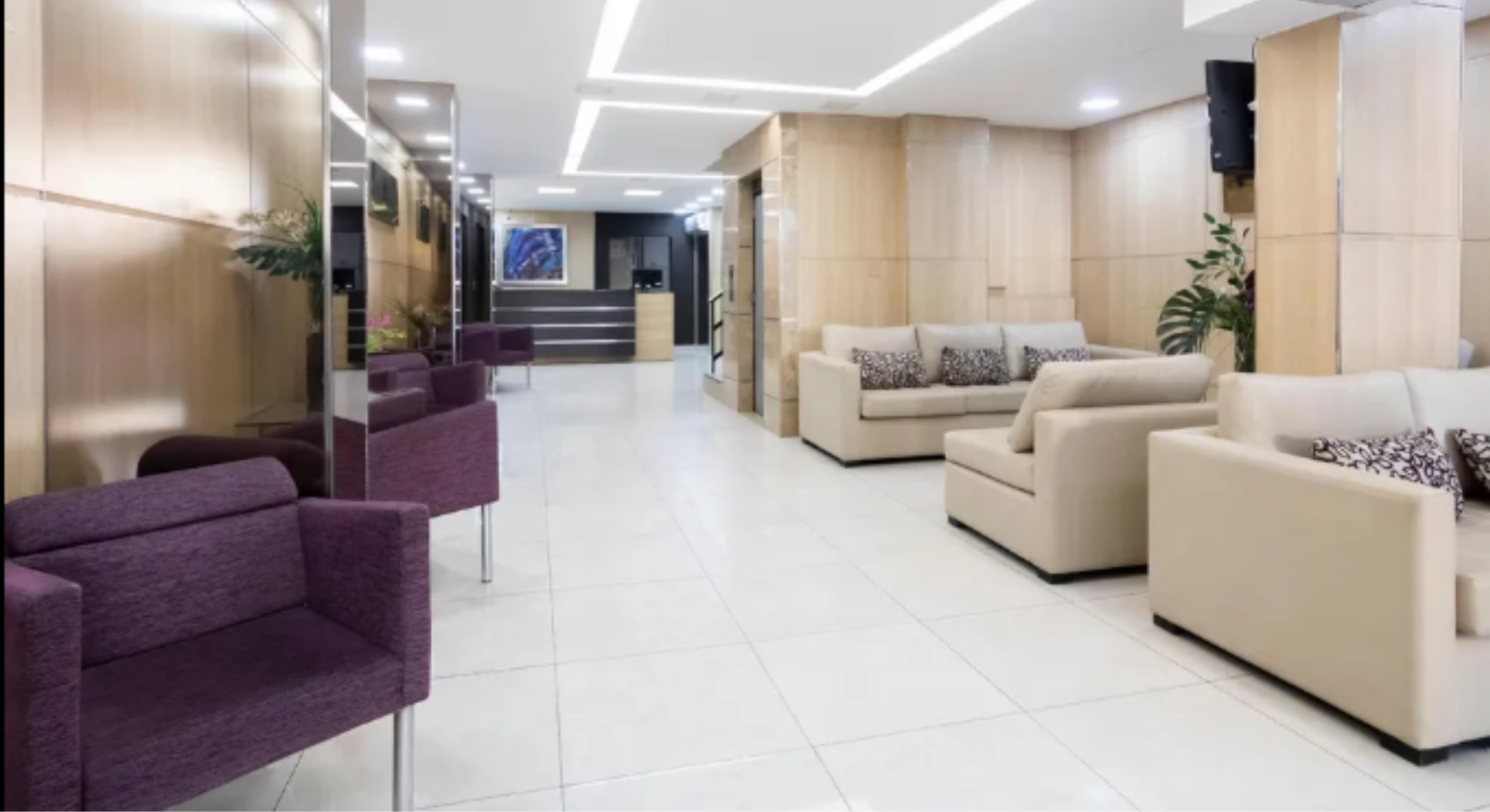 Recepción del Hotel Francia en San Miguel de Tucumán